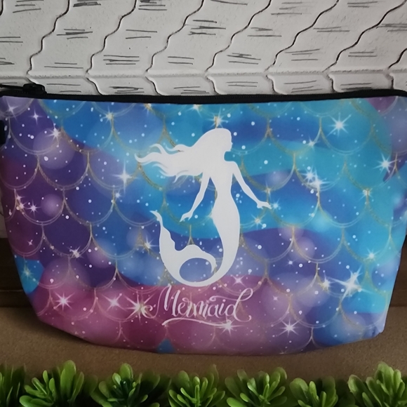 NWT Mermaid Padded Clutch / Makeup Bag - Picture 3 of 6